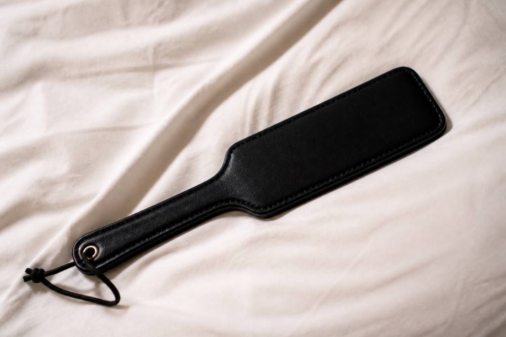 Paddle bdsm : tout savoir sur cet accessoire de jeu et de séduction